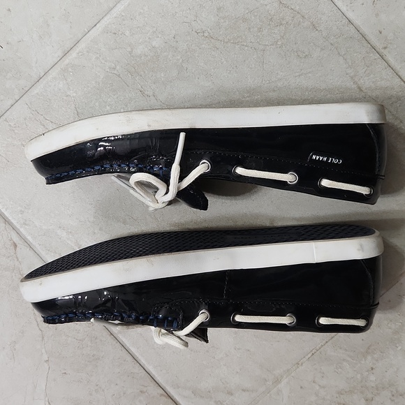Cole Haan navy patent leather boat shoes in great condition! Size 7.5 - Picture 4 of 7